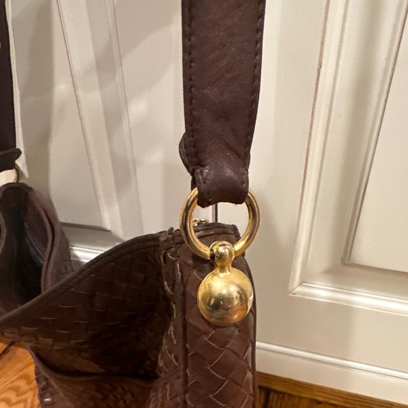 VINTAGE 👜COSCI WOVEN BROWN LEATHER SHOULDER BAG WITH GOLD HARDWARE & POCKETS - Picture 4 of 10